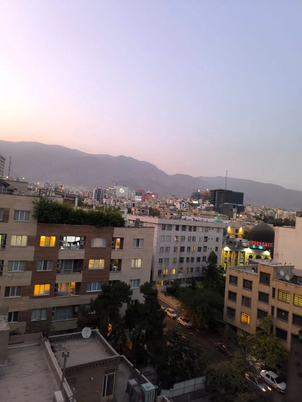 170 متر فول بی نقص(طبقات بالا)۲ پارکینگ