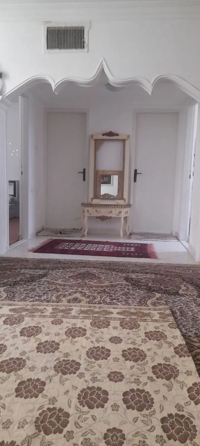 هم خونه ۳نفر ۱۲۰م ۲خوابه حیاط بزرگ ۸۰۰م صیاد۵۰