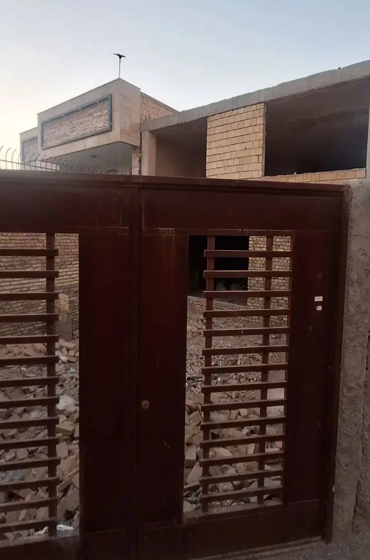 منزل دو طبقه سفت کاری شده