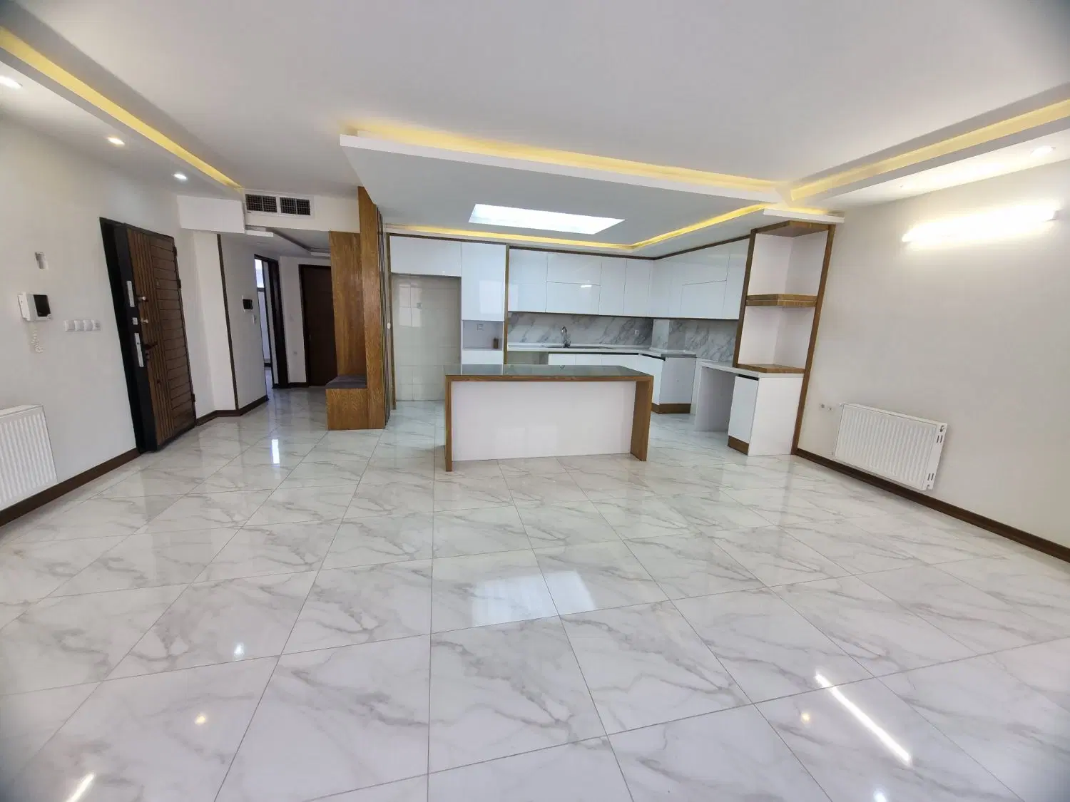 آپارتمان نوساز 121 متر 3 خواب طبقه اول