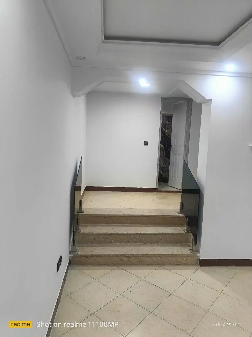 طبقه اول با پارکینگ آسانسور و انباری