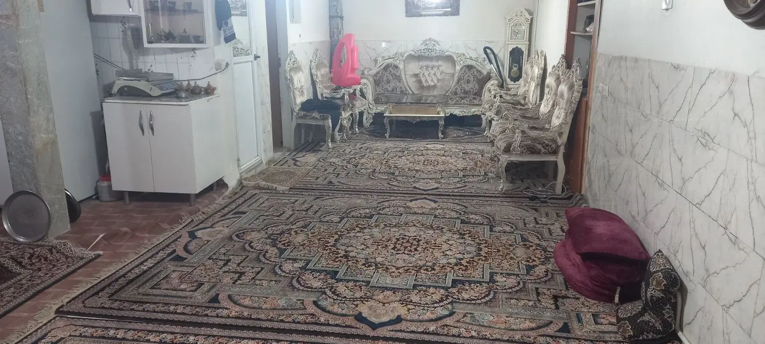 واحد ۱۰۰ متری  سه پله زیر همکف