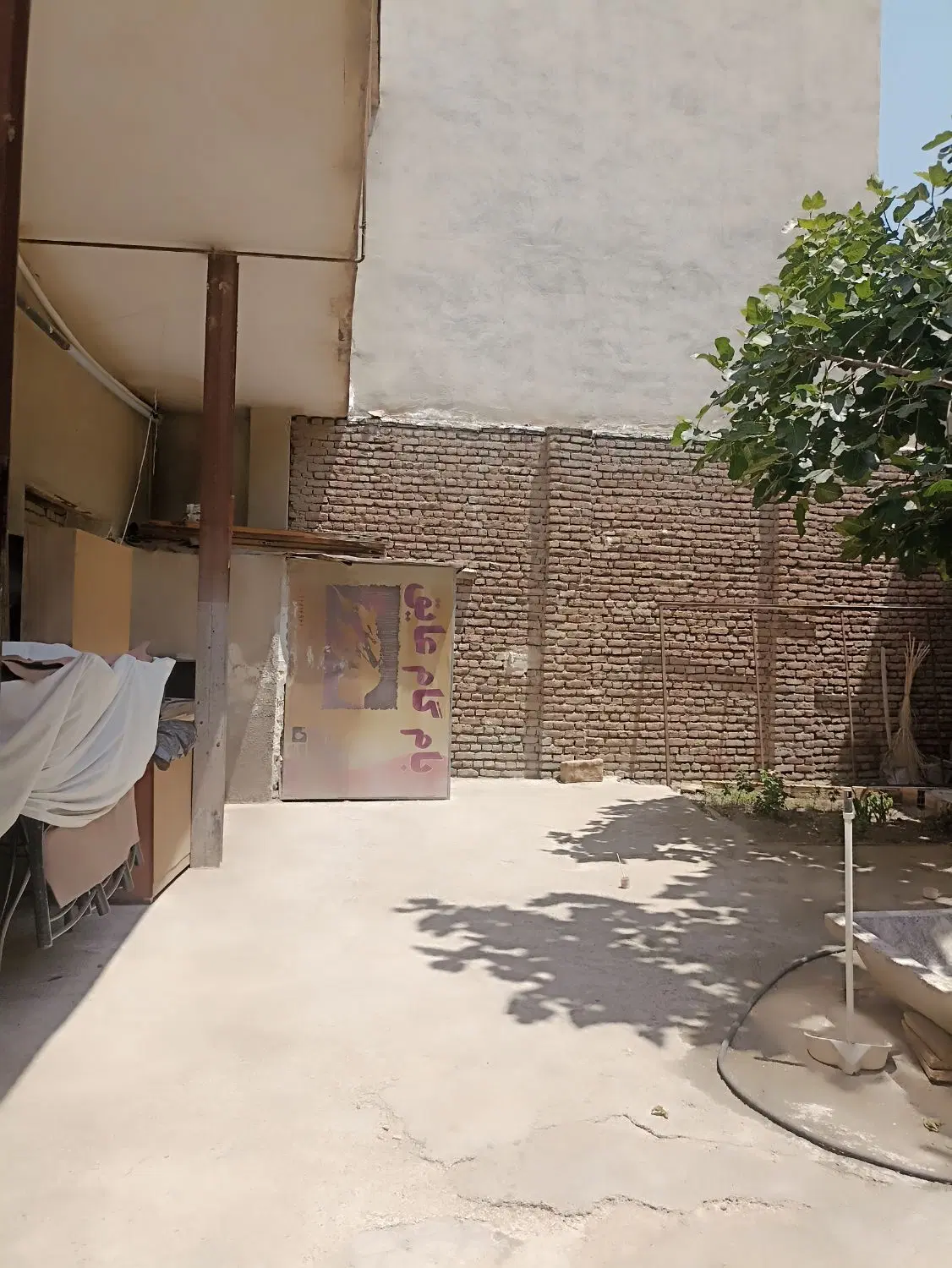 ملک کلنگی همراه با مغازه
