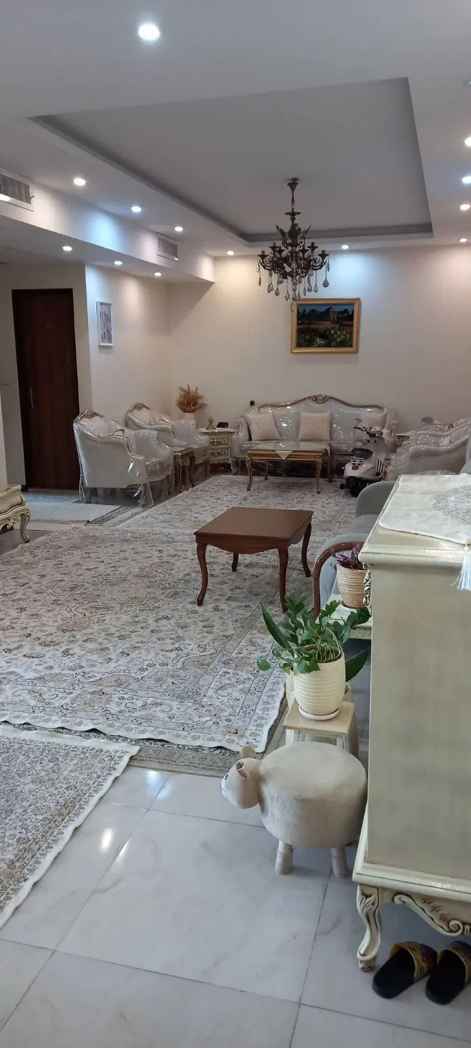 آپارتمان ۹۰ متری دو خواب درارغوان