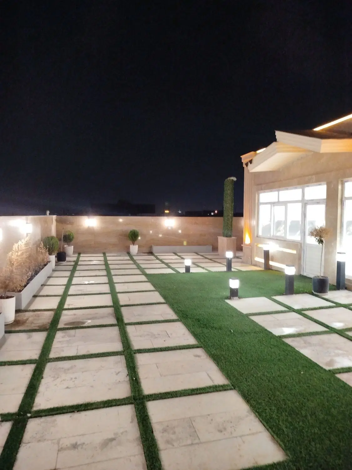 پنت هاوس ۴۰۰متر نوساز شیک ۲پارکینگ