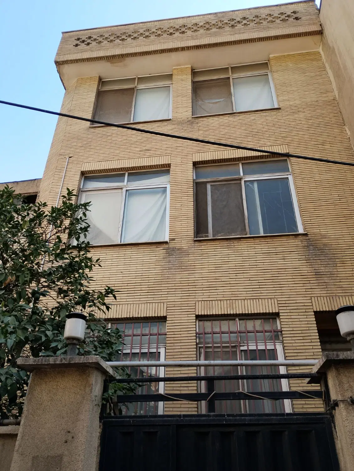 فروش خانه ویلایی ۳ طبقه با زیرزمین