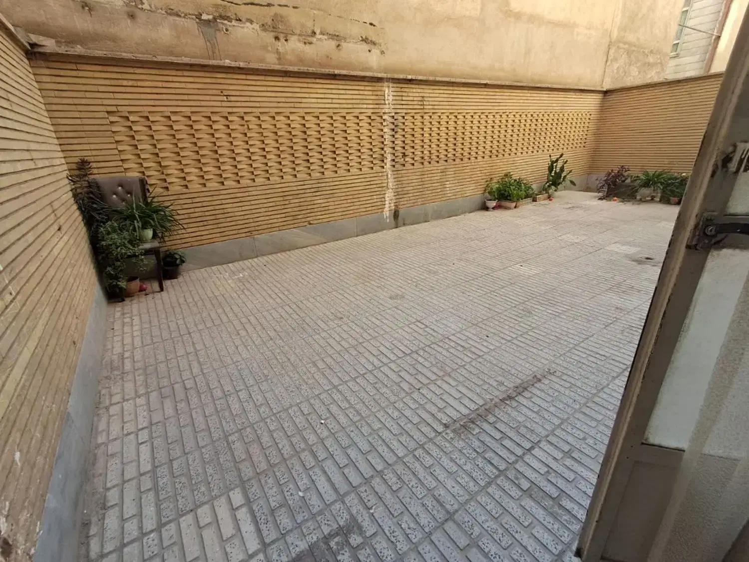 آپارتمان۵۳متری حیاط دار نزدیک مترو