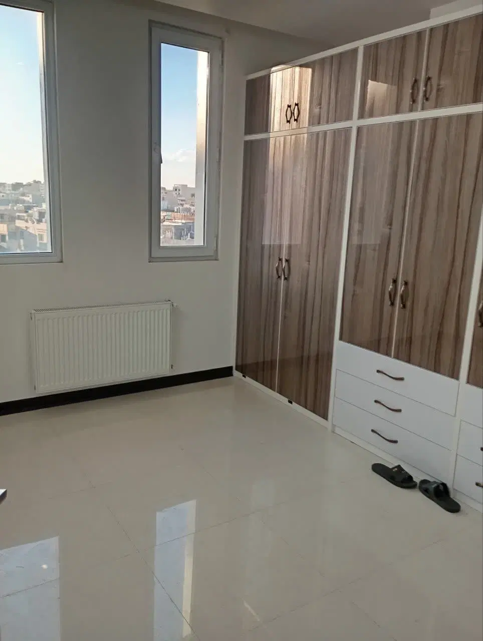 آپارتمان متـ۱۳۶ـری TOP LOCATION سه خوابه لوکس