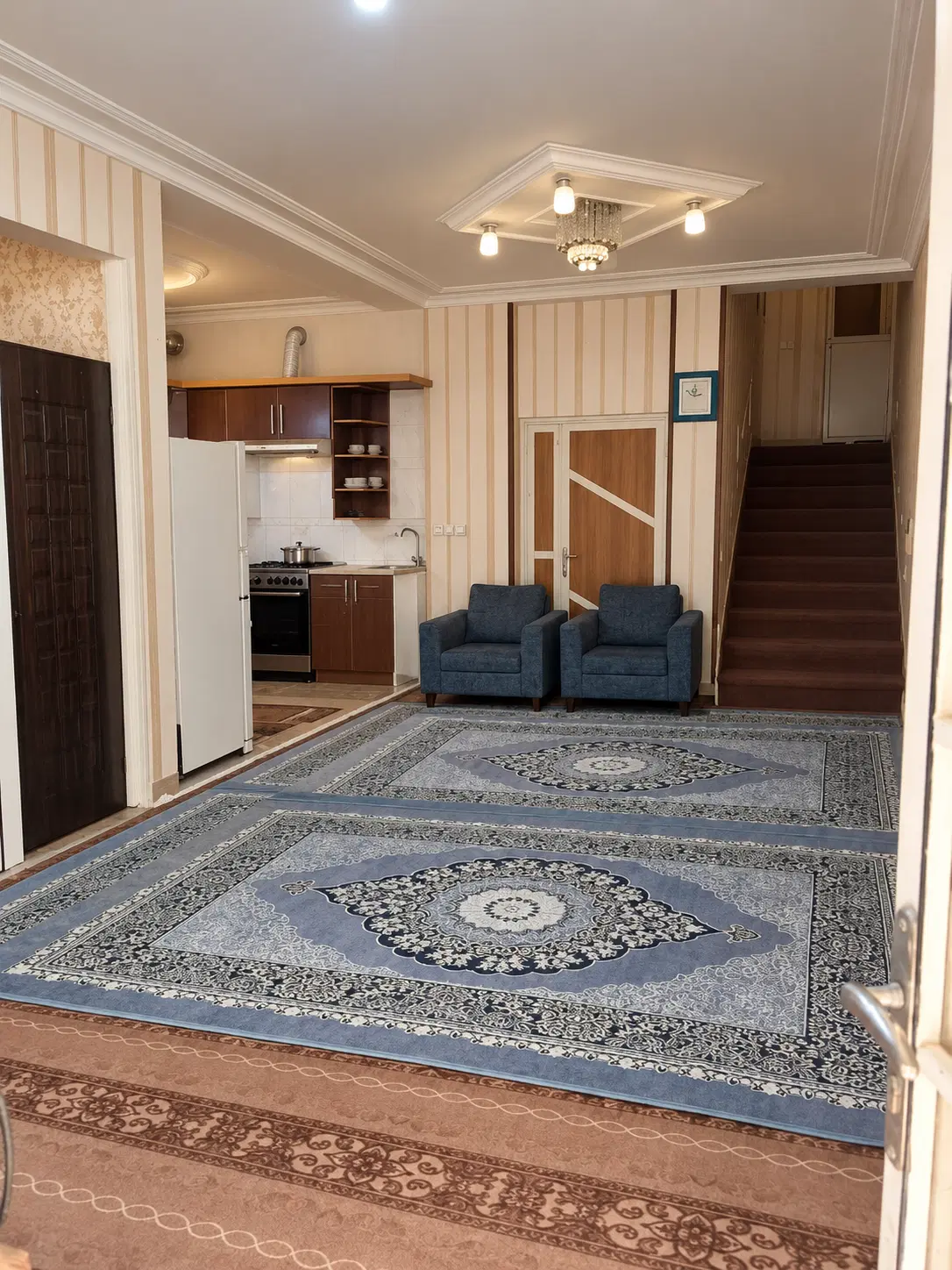 فروش ویلایی همکف اول دربست در از حیاط
