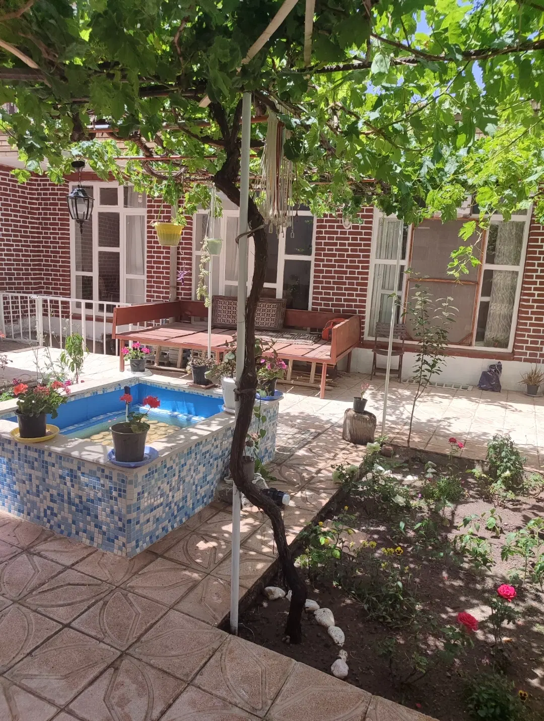 حیاط ویلایی لوکس و باصفا نزدیک آبرسان_جدیری جنوبی