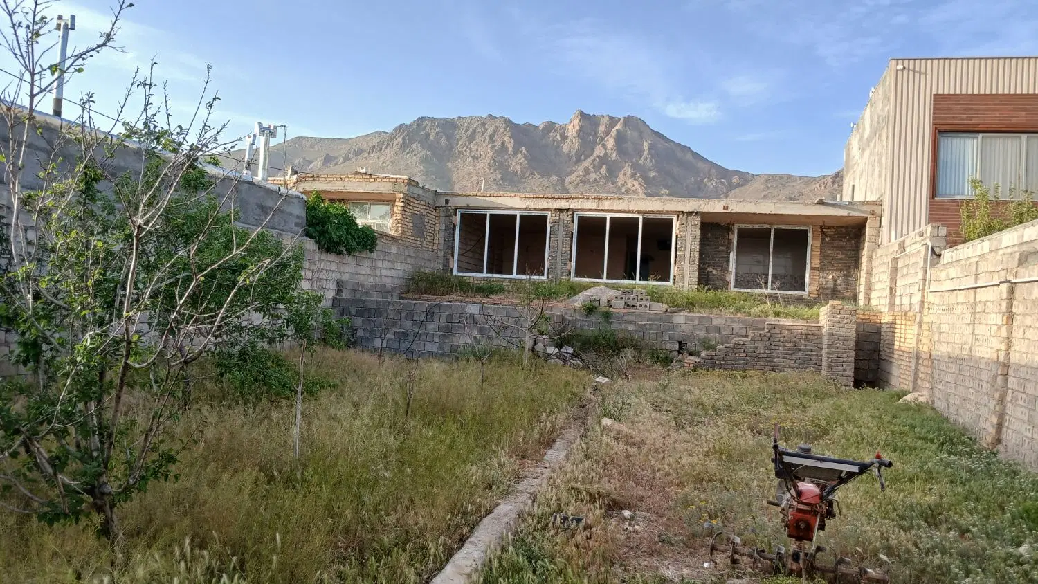 ساختمان ویلایی نیمه کاره چادگان روستای ده کلبعلی