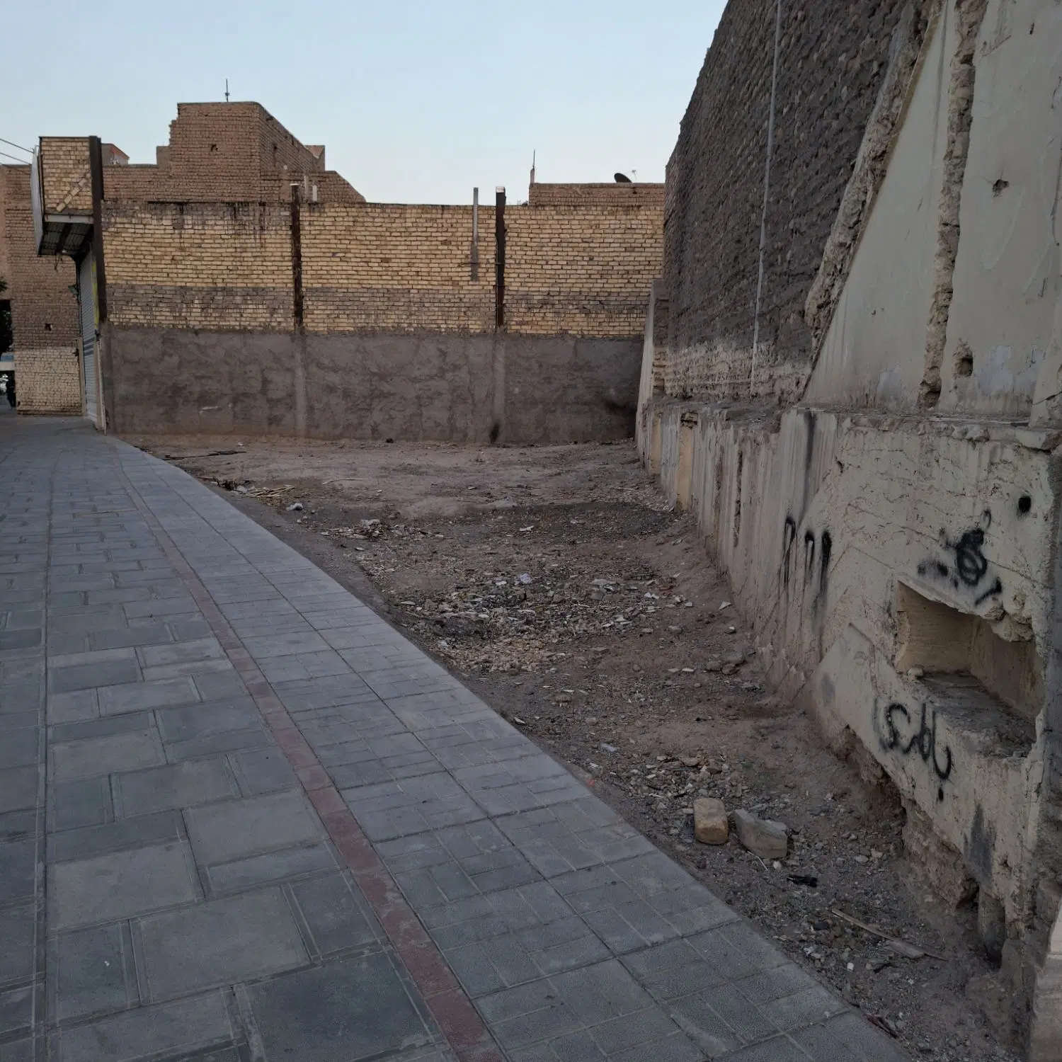 زمین ۱۲۵ متری دو نبش خیابان کارگر