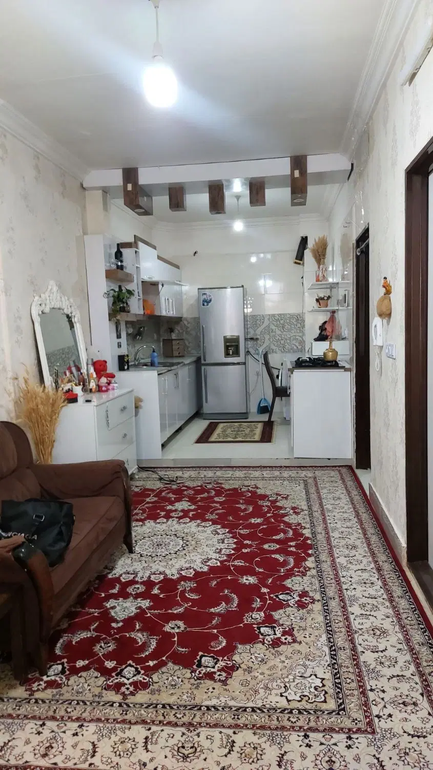 آپارتمان ۵۴ متری، بسیار دنج و نورگیر.