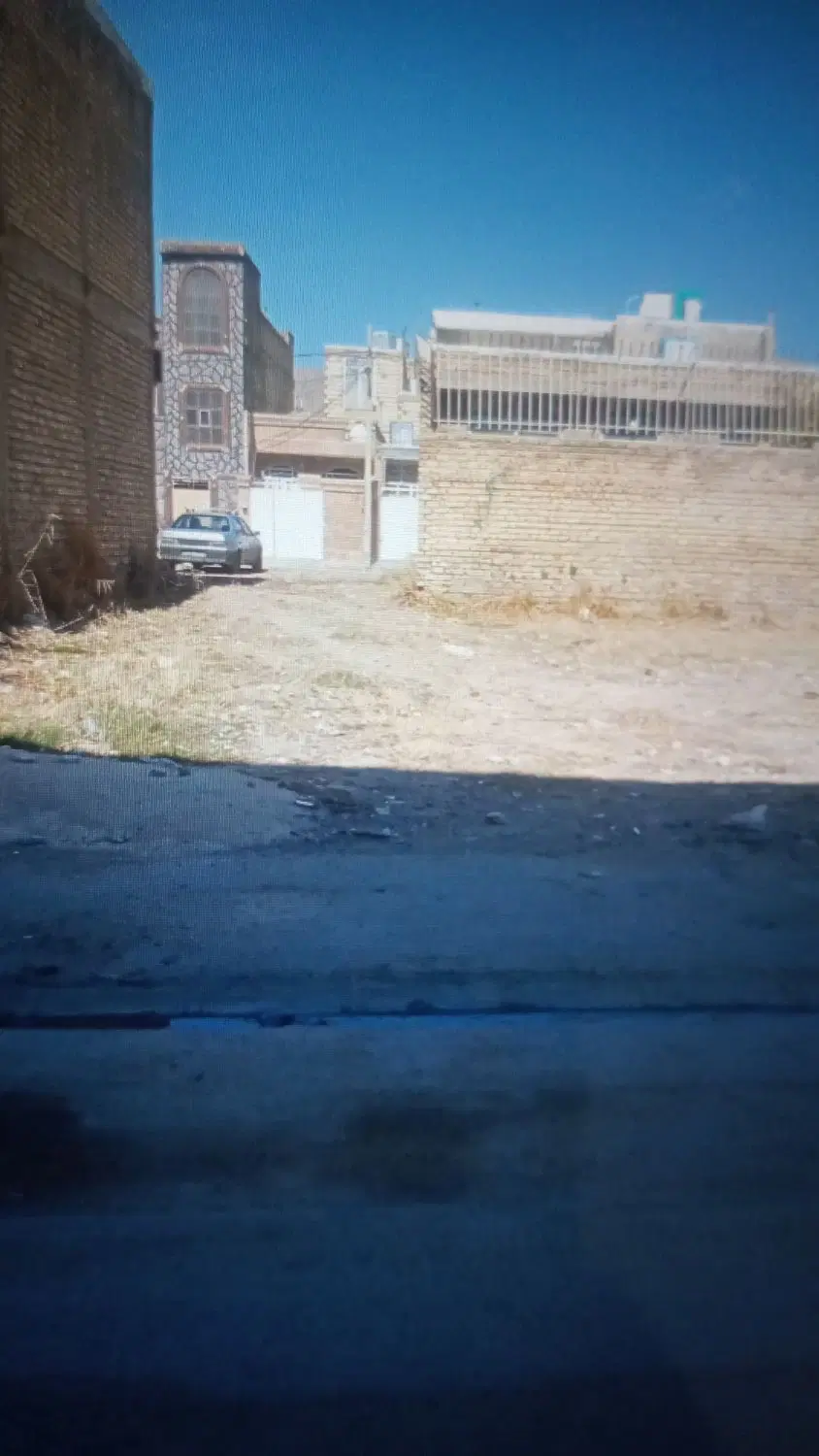 زمین درب حیاط با مجوز ۲ طبقه