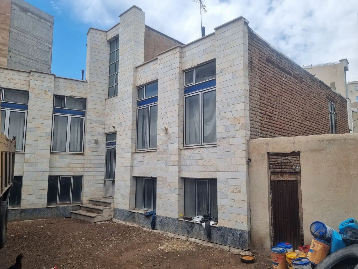 خانه ویلایی مسکونی ۲طبقه مناسب سکونت وکارگاه ججین