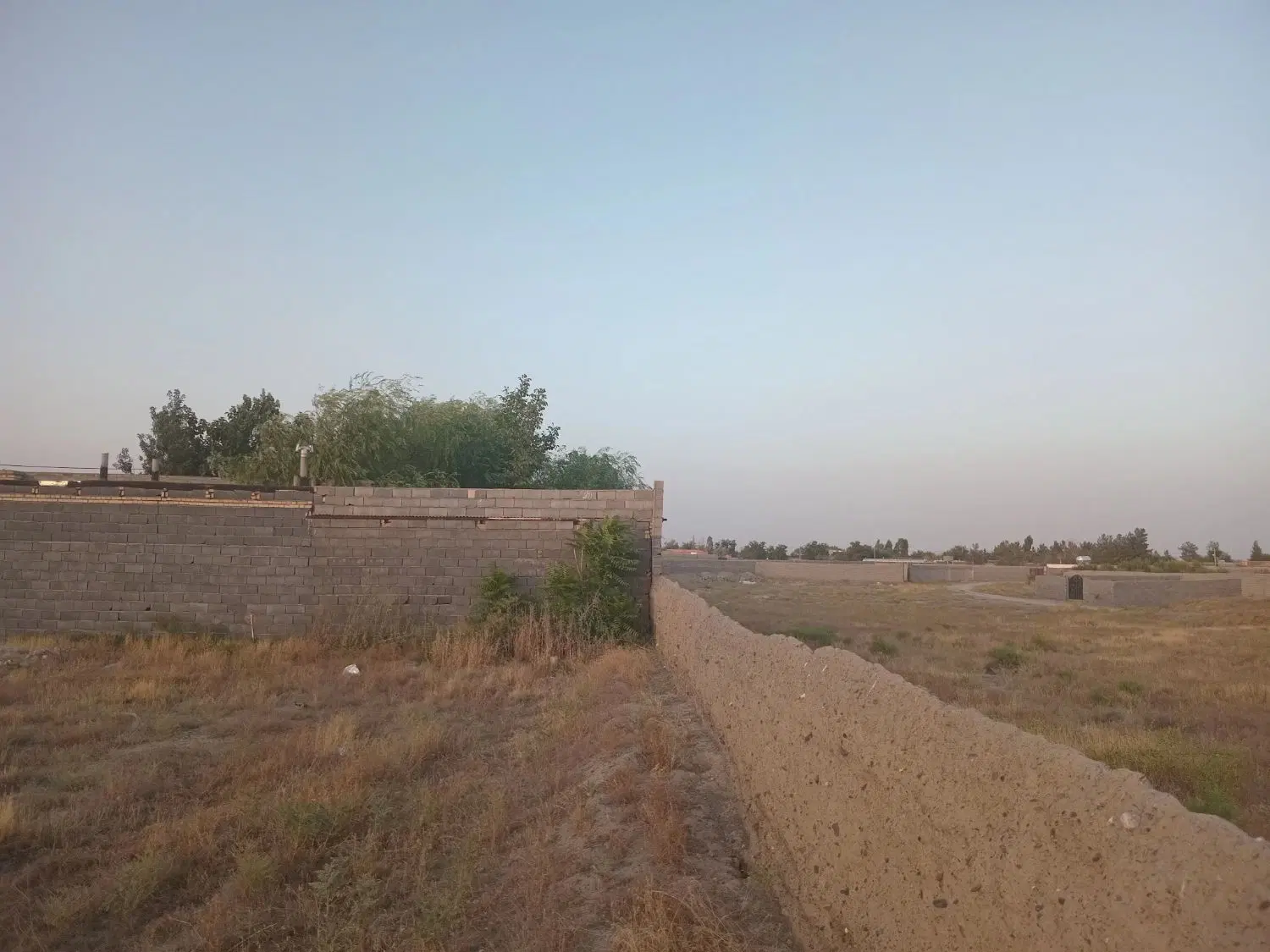 زمین ۶۰۰ مترشاهنامه۱۸ داخل مجتمع