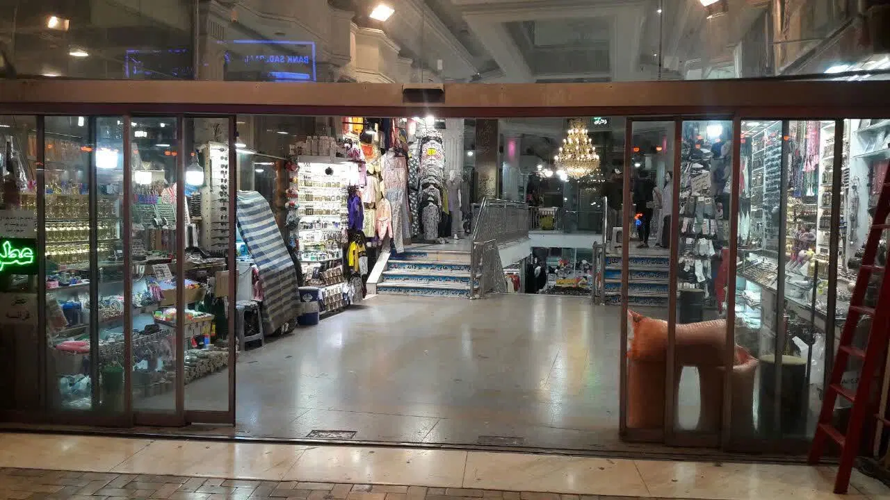یک باب مغازه حرم مطهر