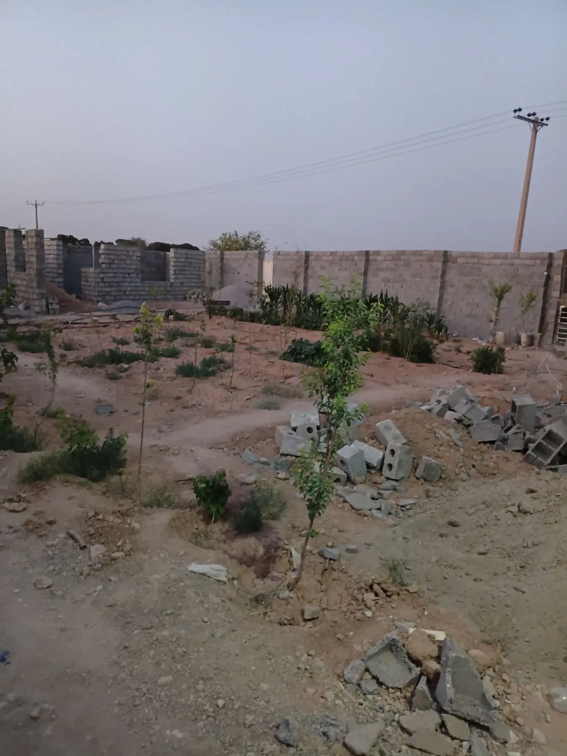 باغ چهاردیواری با برق اب