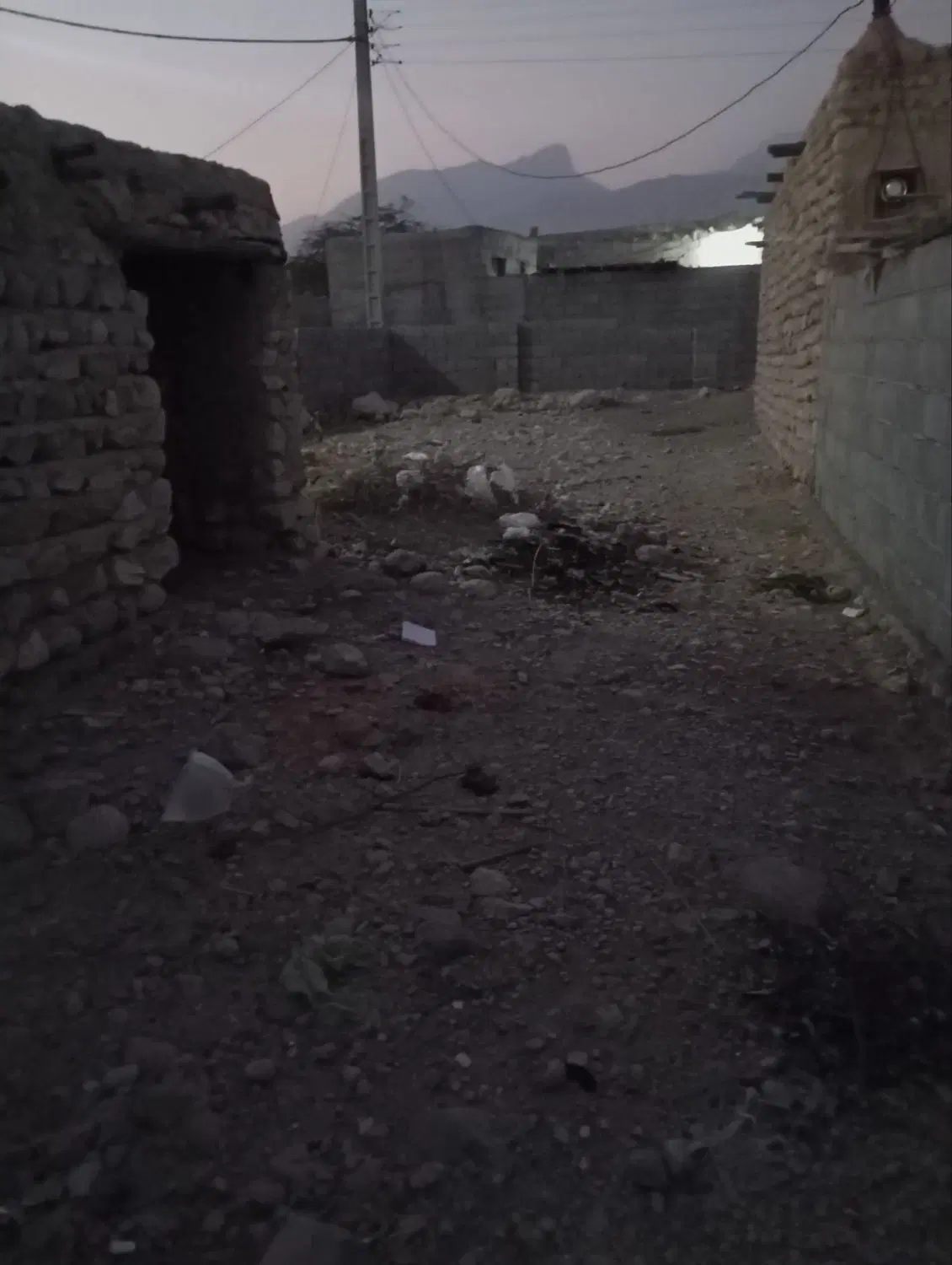 زمین روستای چاهستان