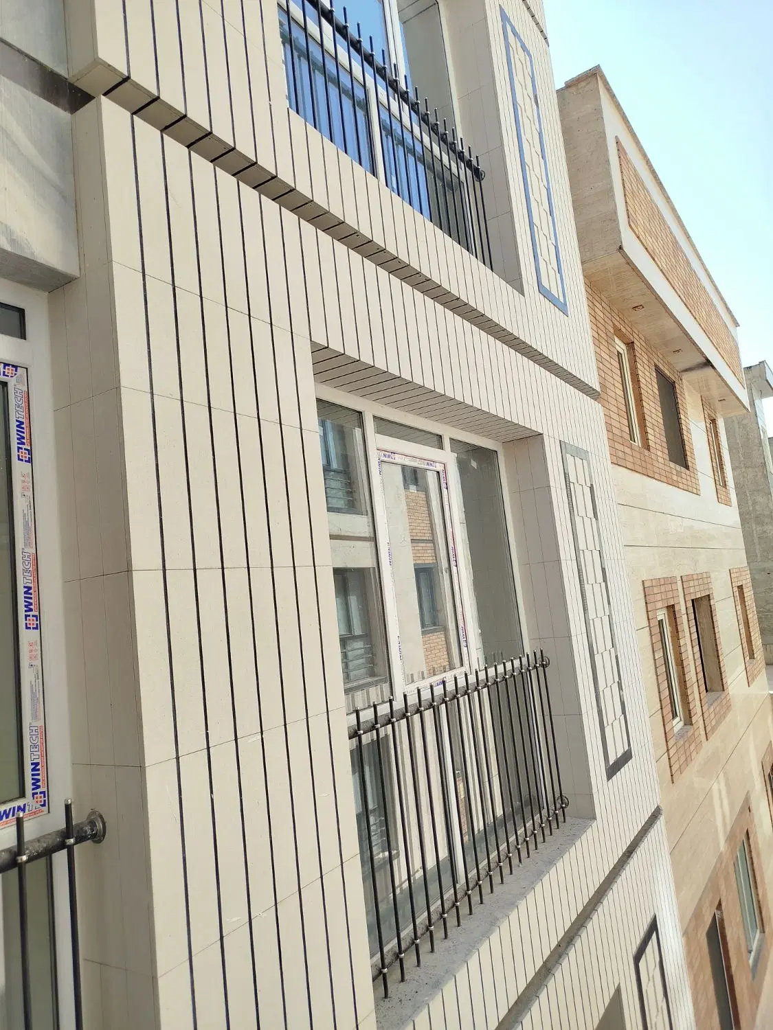 آپارتمان ۱۳۷ متری سه خواب نوساز فول امکانات