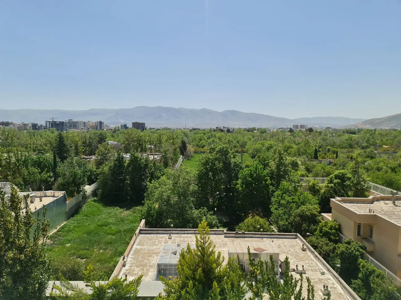 فروش یا تهاتر باغ و رستوران بر خیابان اصلی
