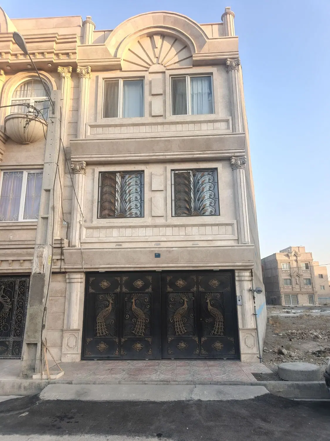 فروش یک واحد آپارتمان ۱۲۵ متری طبقه دوم