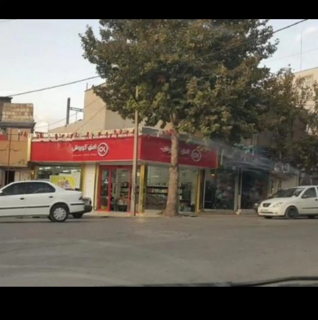 تجاری195 متر بصورت سالن دور میدان ناصر خسرو