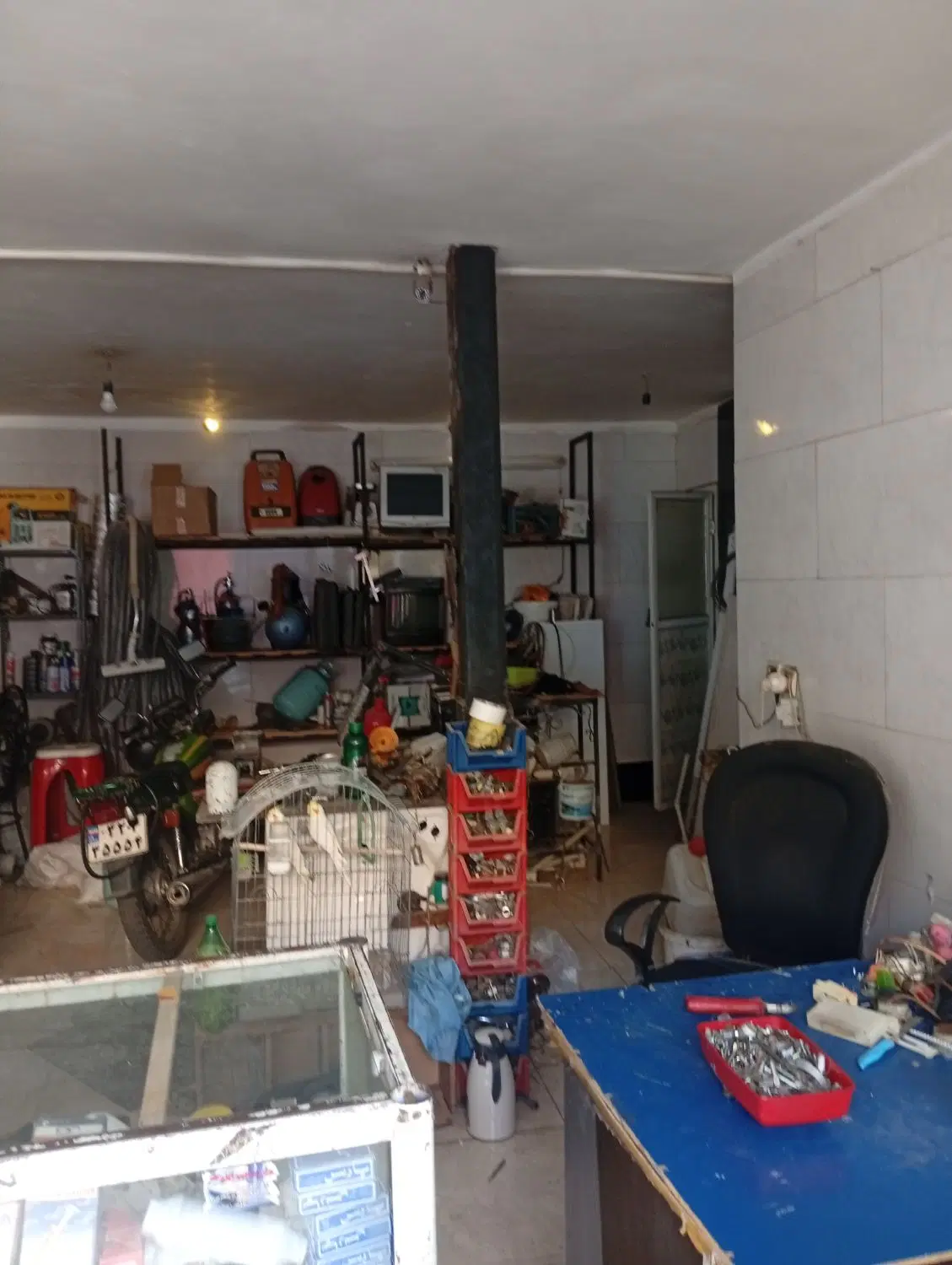 خونه مسکونی به همراه یک باب مغازه