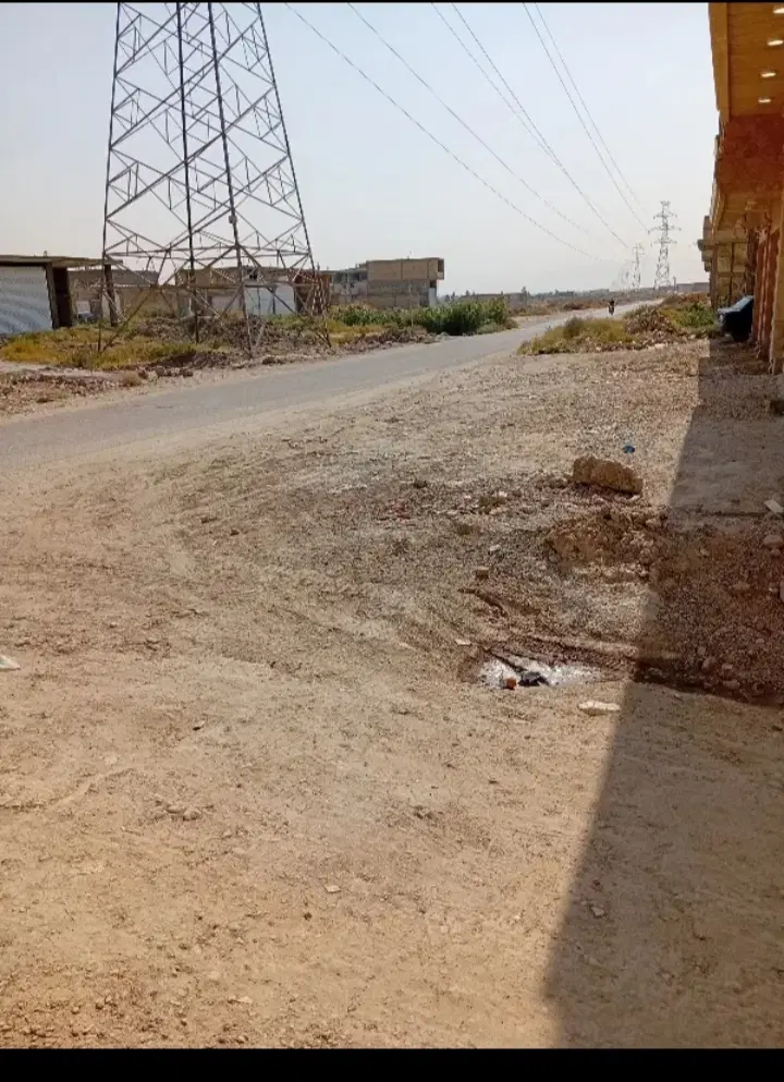 زمین ۱۰۰ متری کرونی