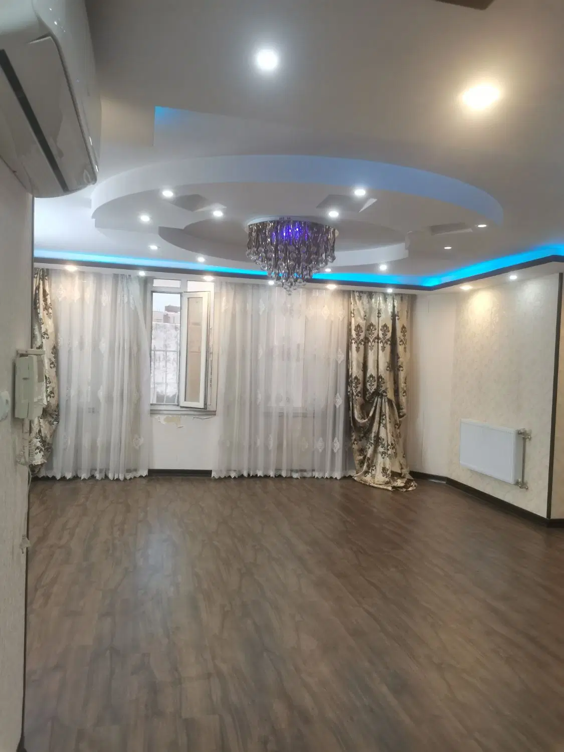 آپارتمان سه خوابه_پاسداران_تخلیه نزدیک بلوار اصلی
