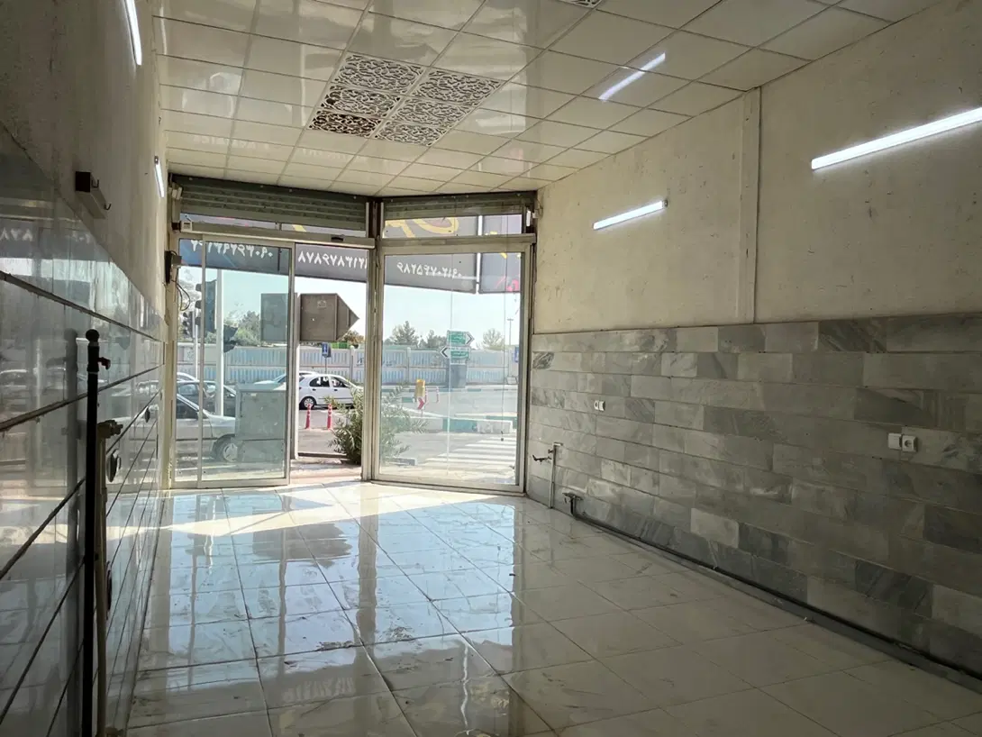 مغازه ۵۰ متری نبش چهارراه