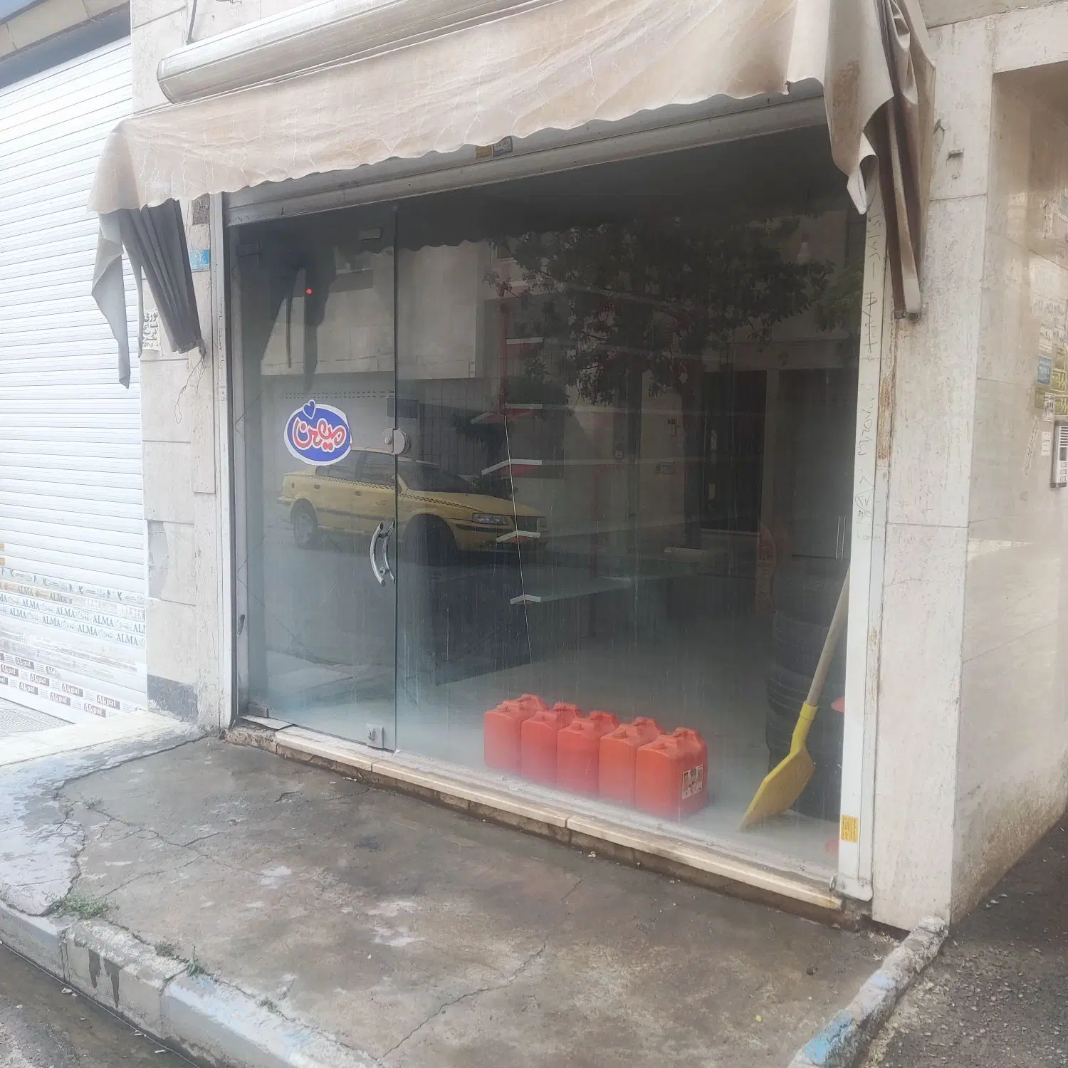 یک مغازه اجاره