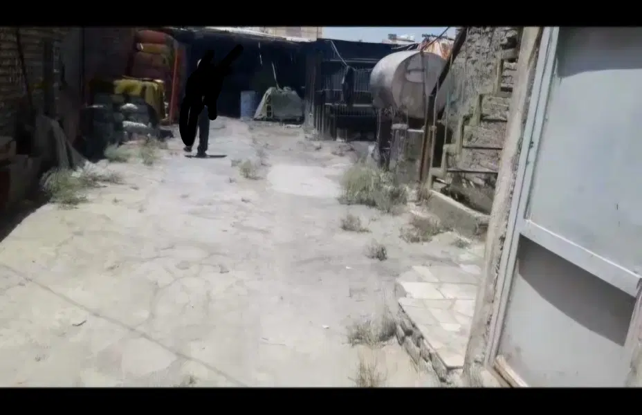 ۳۰۰ متر چهار دیواری با ۱۲۰ متر سالن