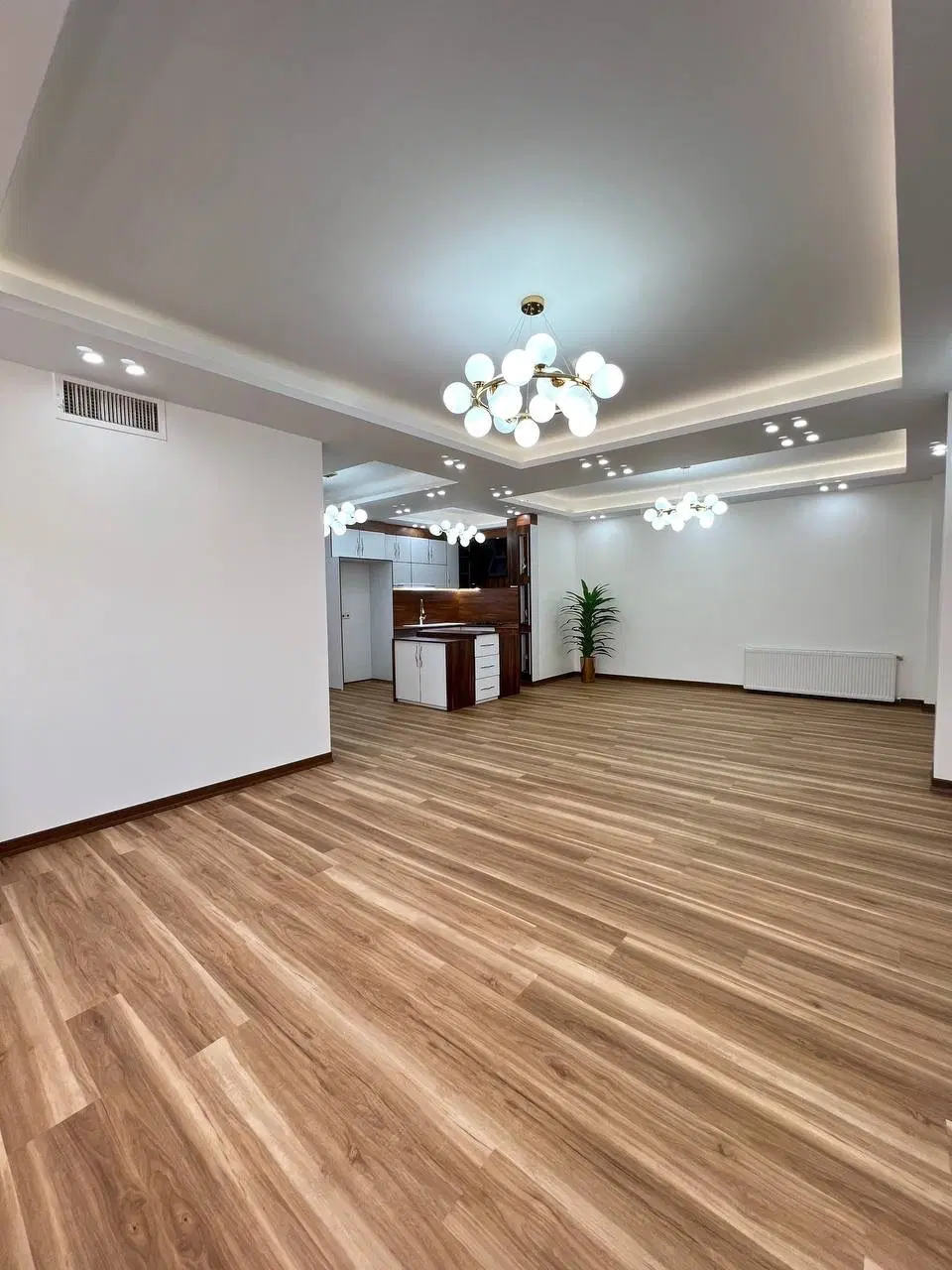 ۷۳متر(سندتکبرگ)پارکینگ+آسانسور+روبه نما
