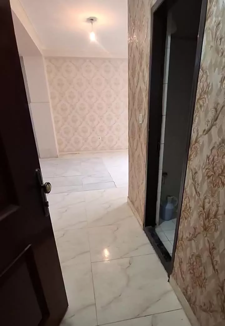 ۶۴ متر بر خیابان بی پله ط همکف املاک دهکده اندیشه
