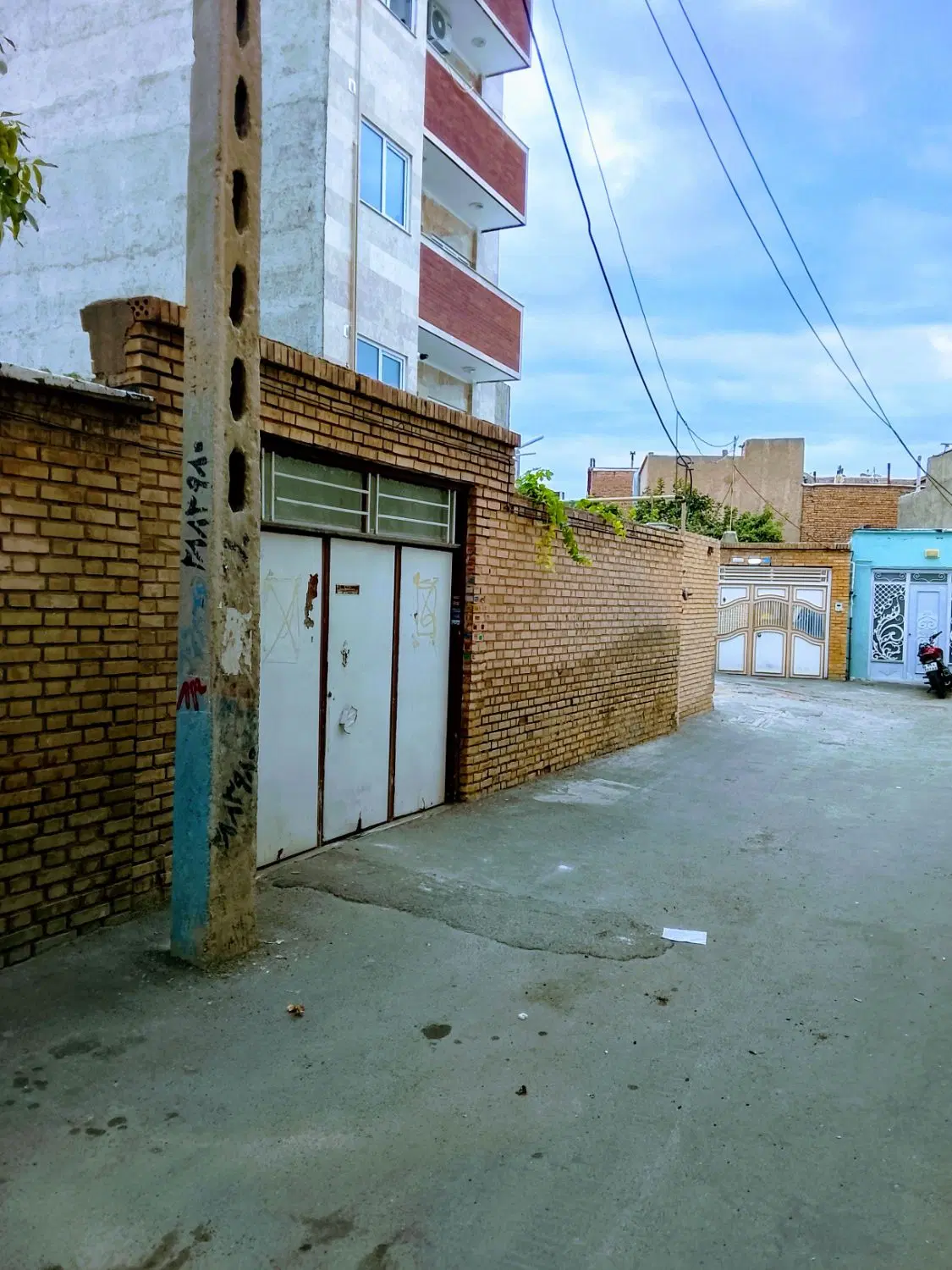 حیاط یک طبقه 162متر در حجتی کوی محدث بن‌بست محدث