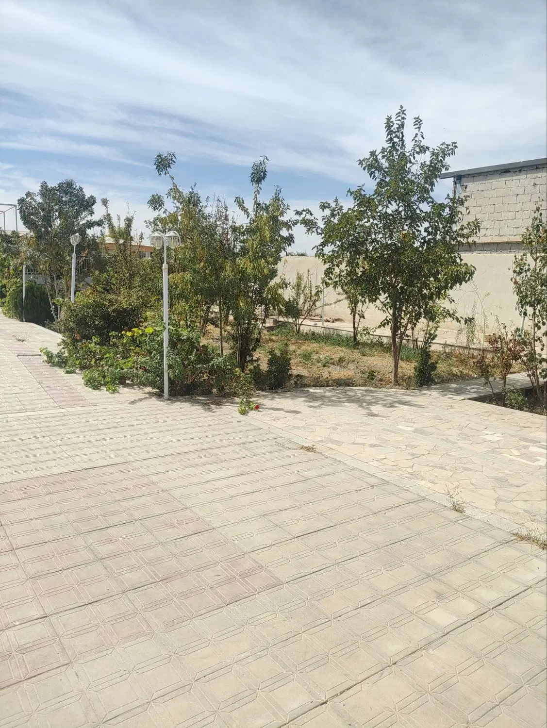 باغ 330متر چهار دیواری لوکیشن روران
