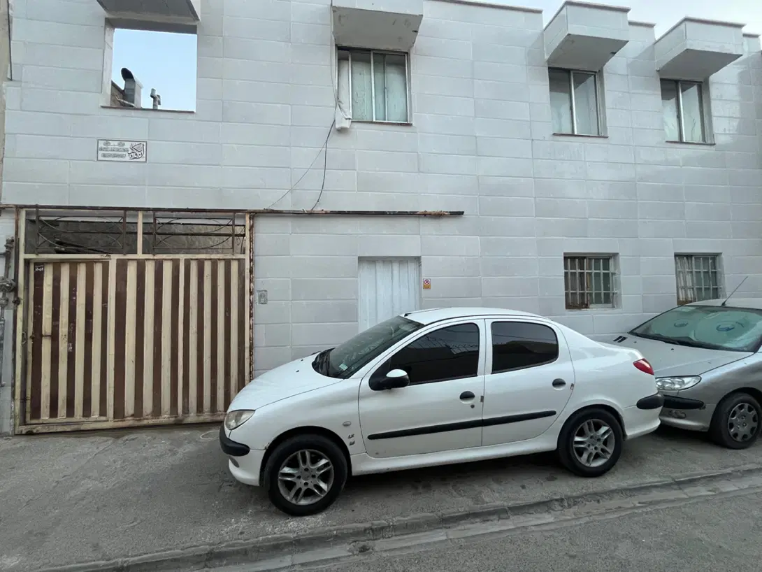 فروش خانه دو طبقه حیاط دار