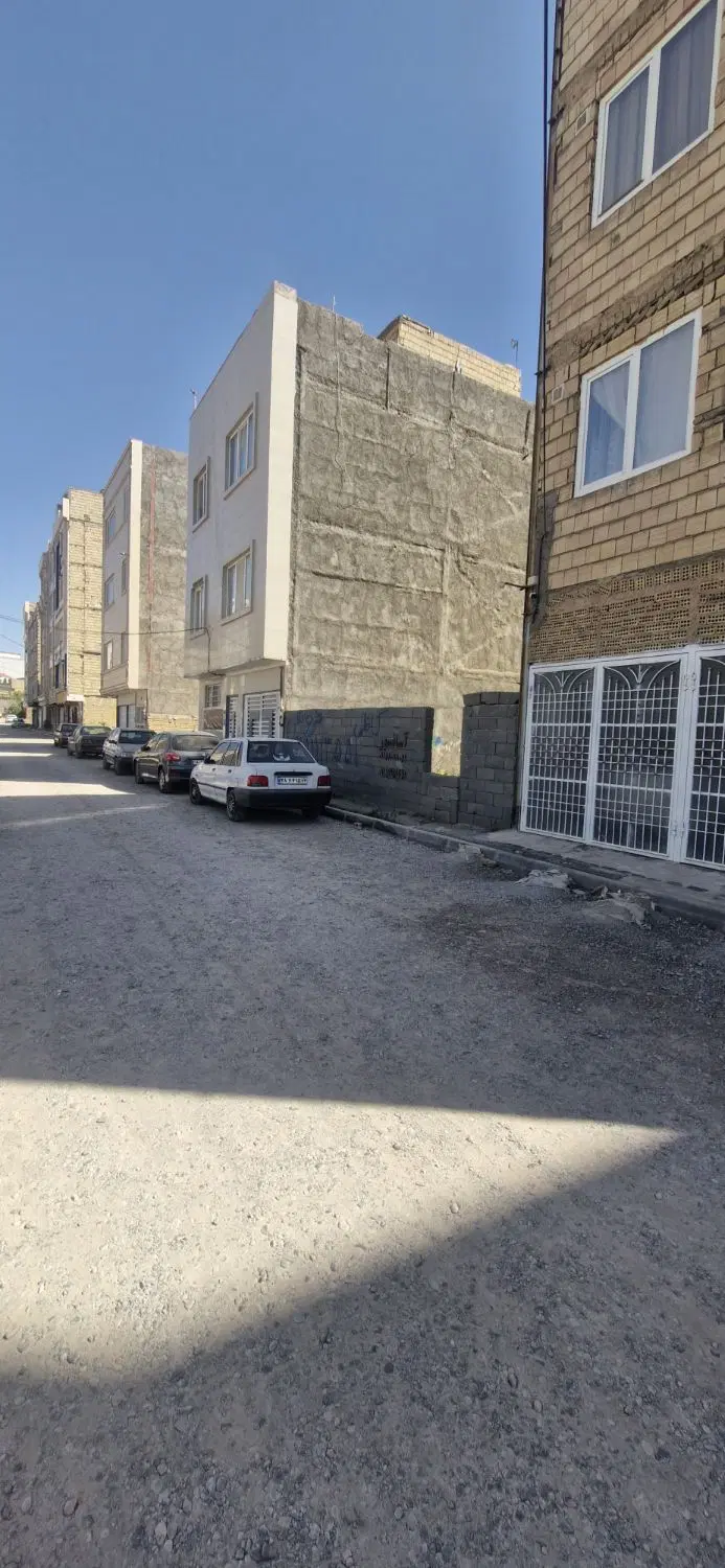 زمین به متراژ ۲۰۰متر