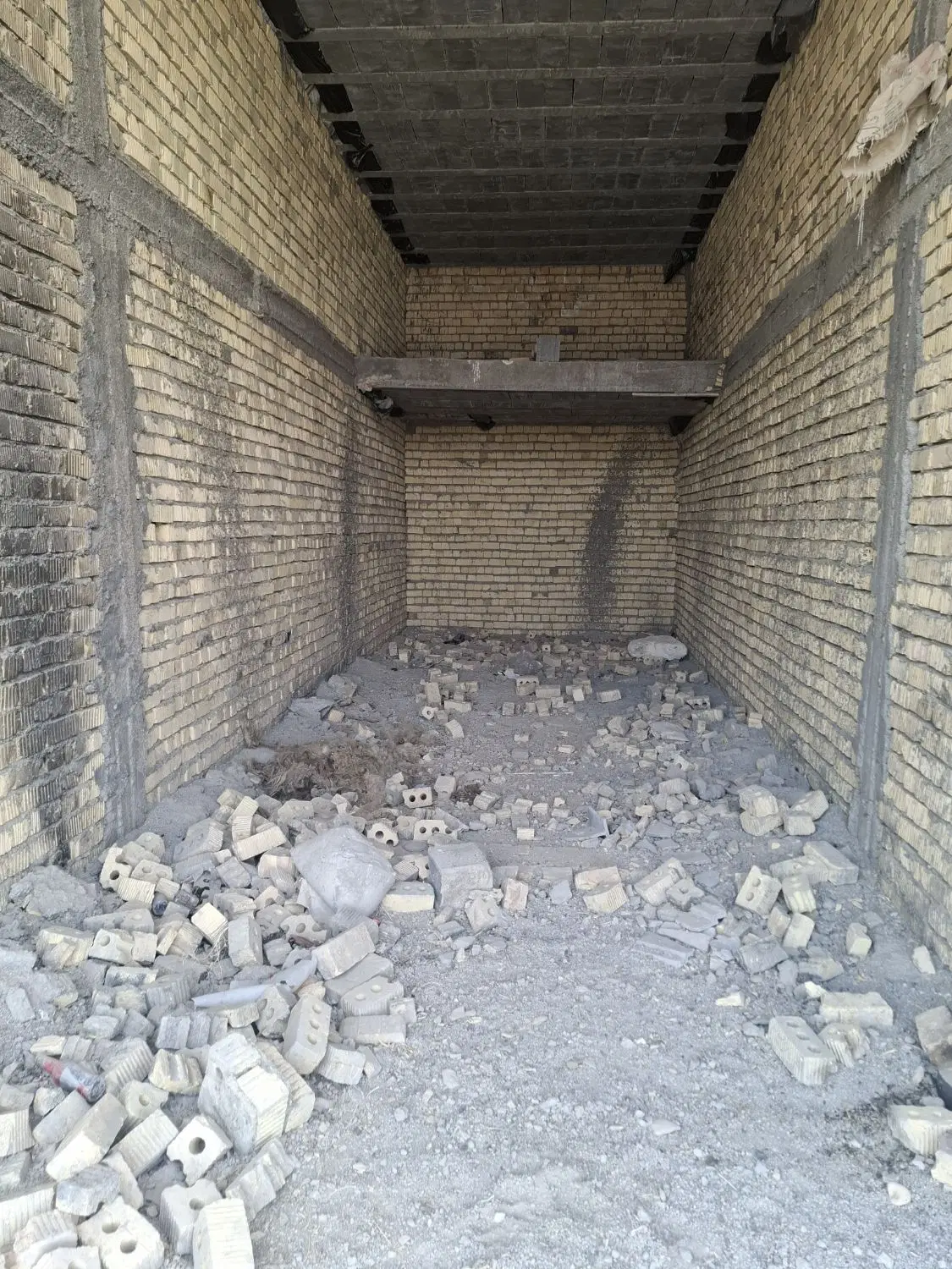 دودهنه مغازه اسکلت سقف زده شده در جمال آباد فروشی