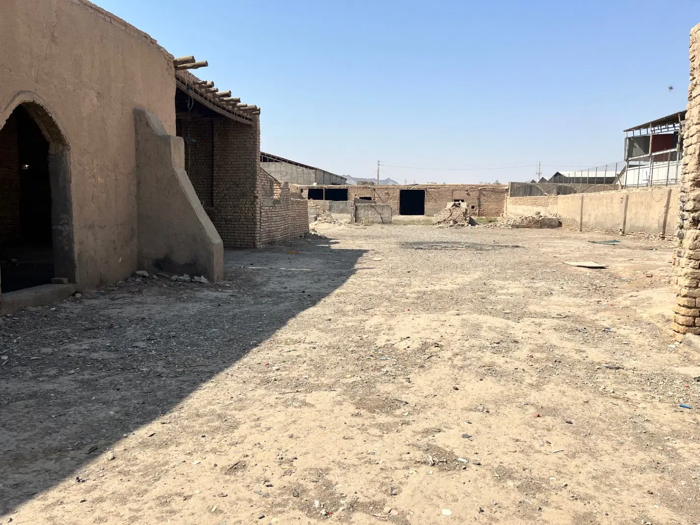قلعه صدری ۲۰۰۰متر دارای برق ۳فاز