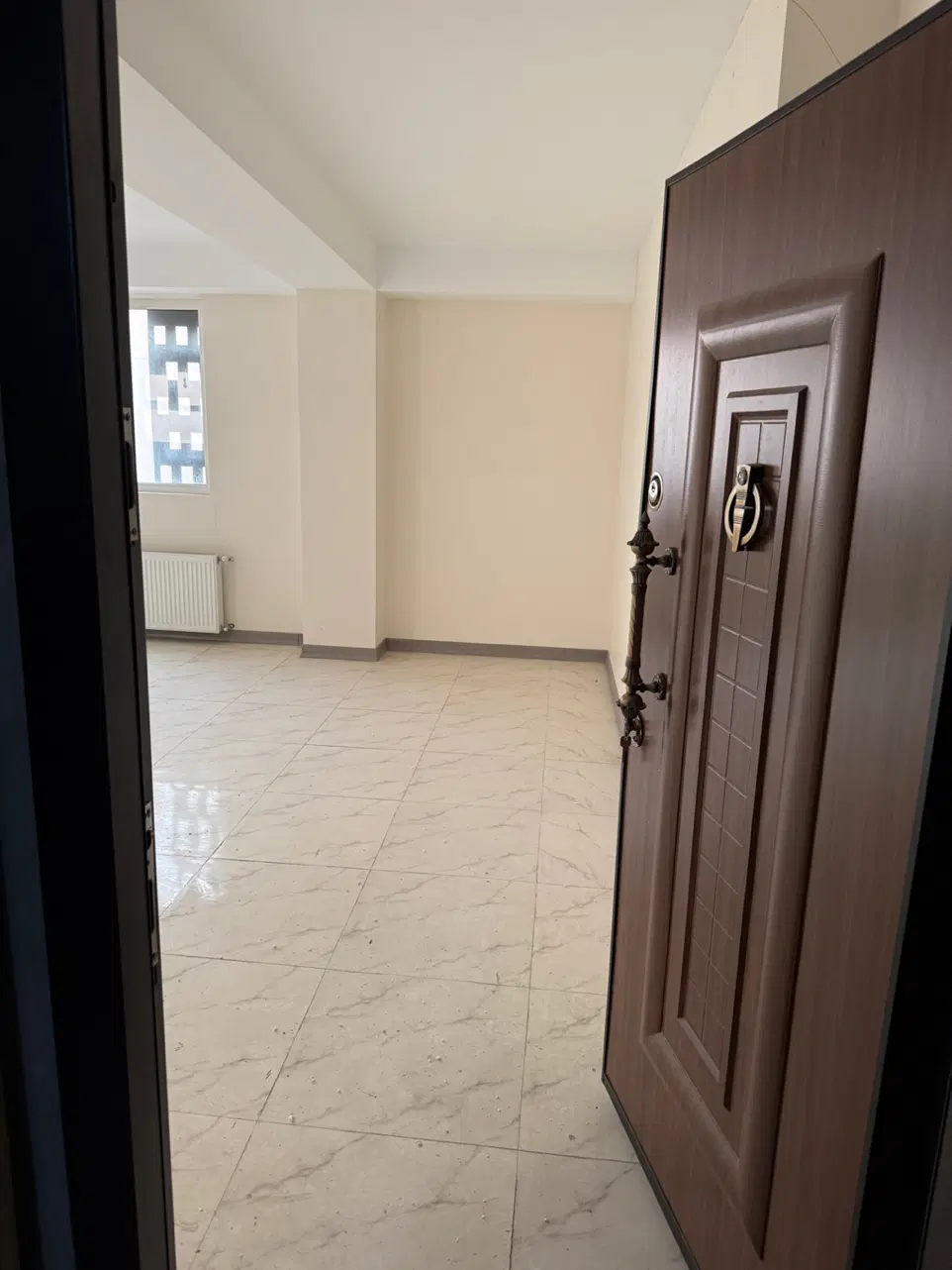 آپارتمان ۱۰۰ منری نوساز سند اماده