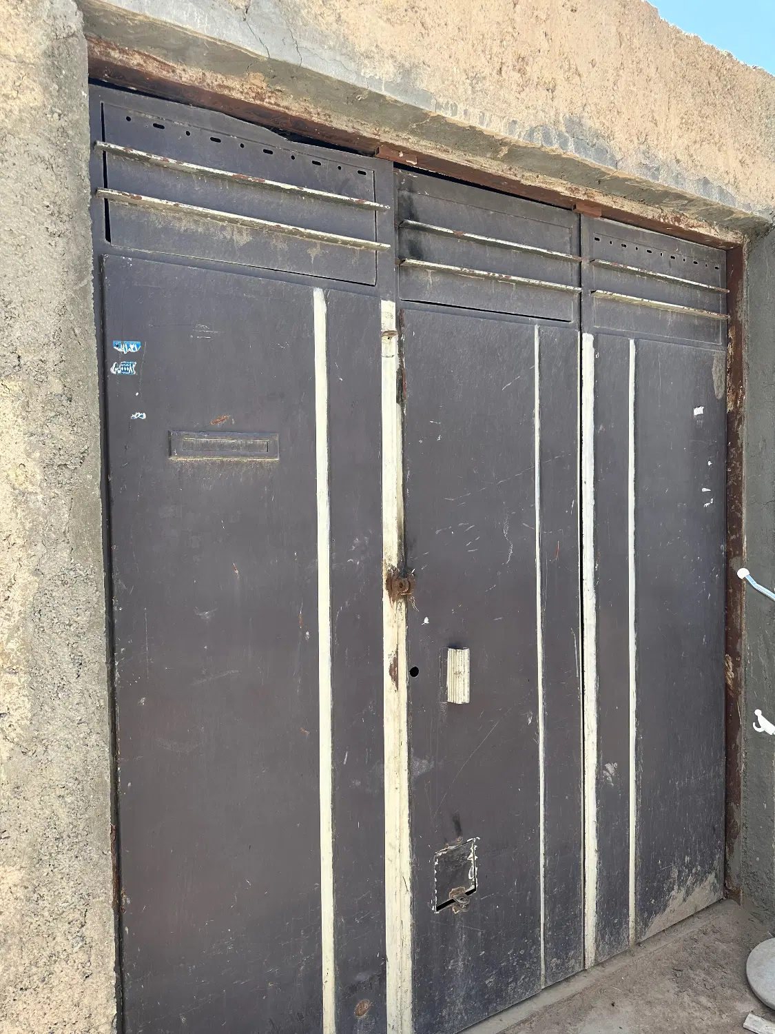 انباری و کارگاه ۵۰ متر با برق سه فاز