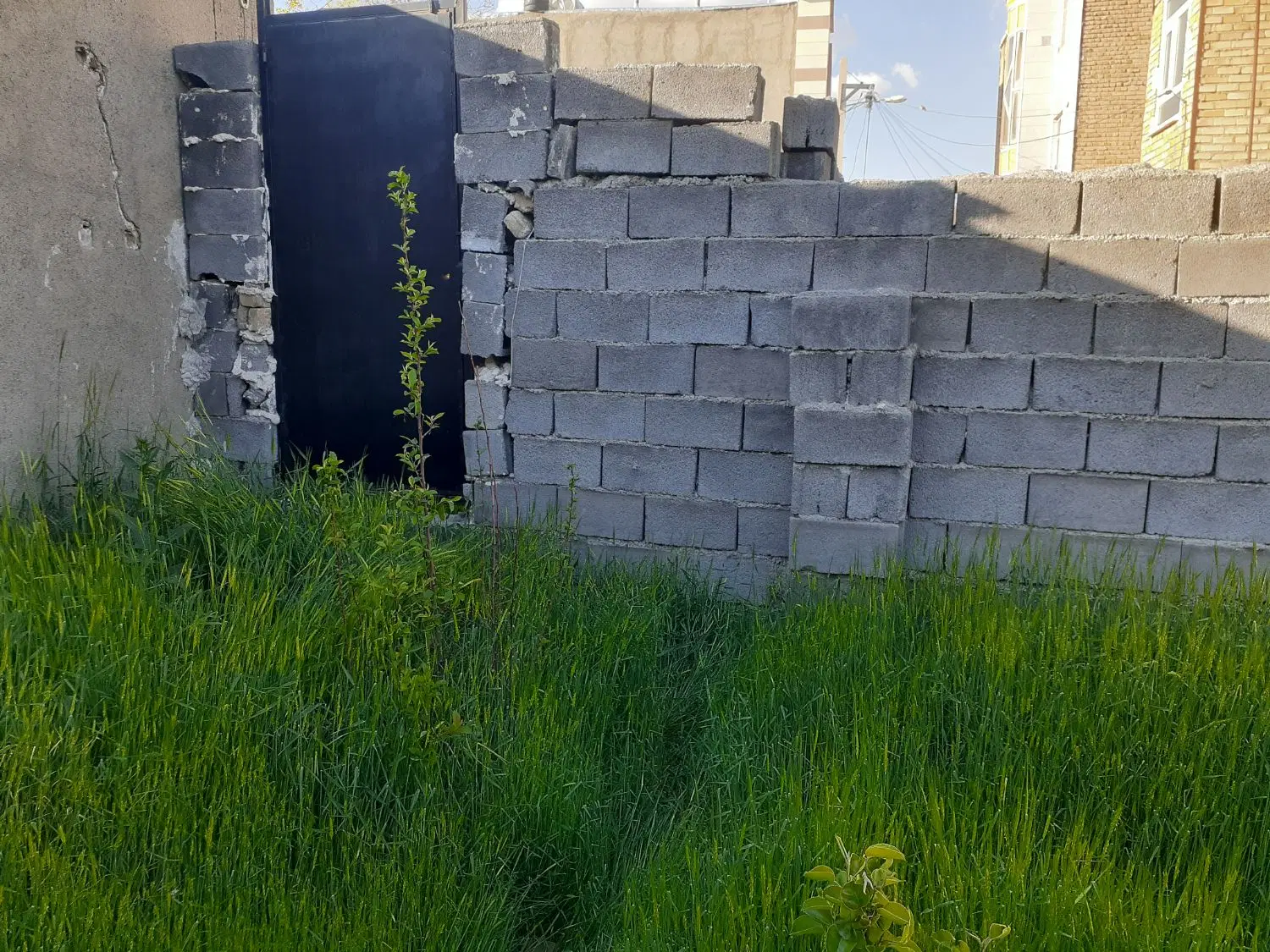 یک قطعه زمین مسکونی