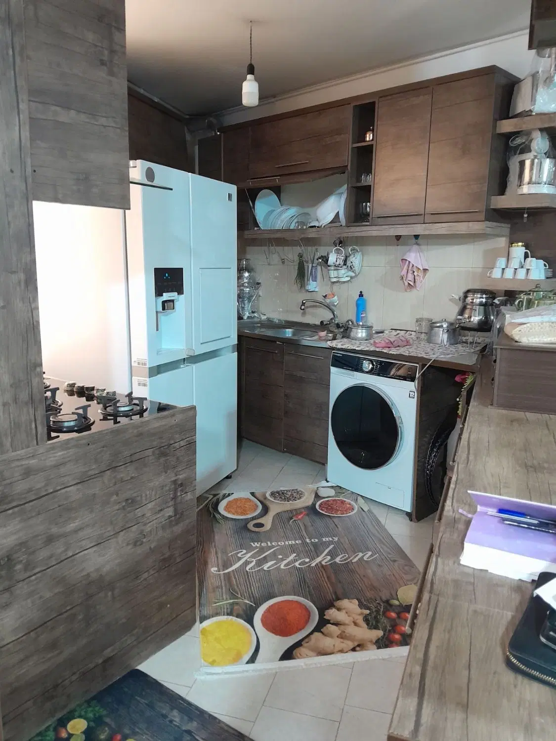 فروش واحد مسکونی ۹۰ متری نورگیر بر خیابان اصلی