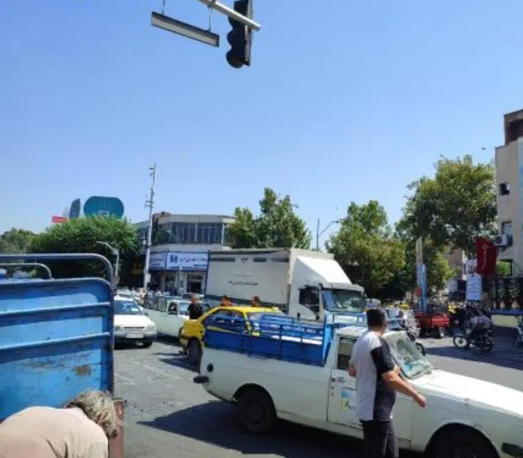 فروش ملک تجاری۳دهنه۷۰متر ارزنده درقلب پانزده خرداد