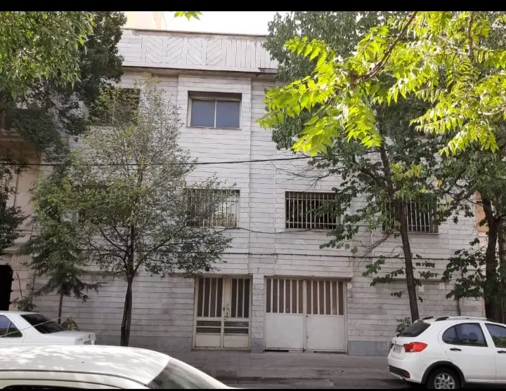 ۱۵ خرداد ۱۰۷متر گلنگی  دارای ۵۰ متر تجاری