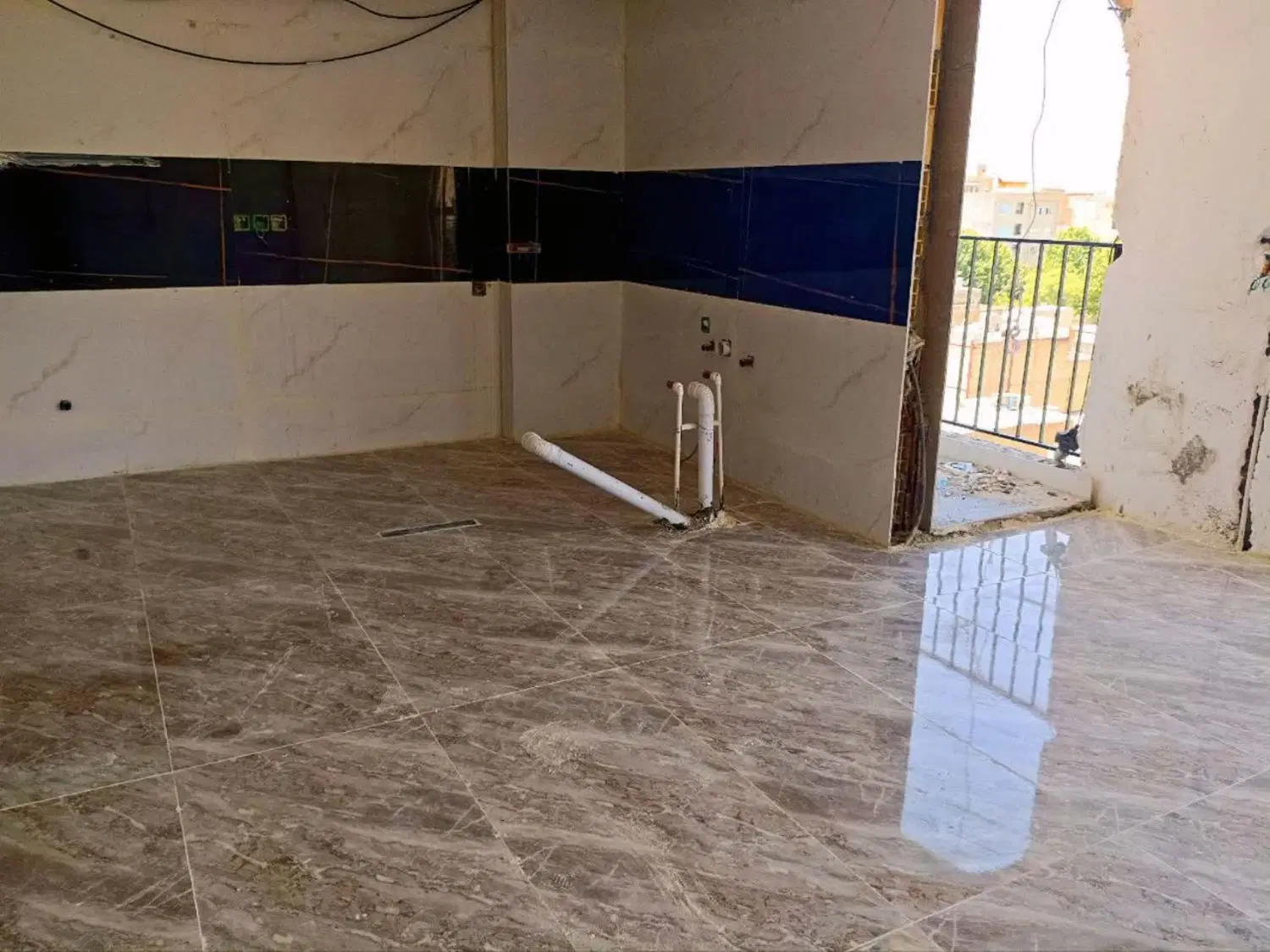 شیک و نوساز 100متری تک واحد  عروس پسند
