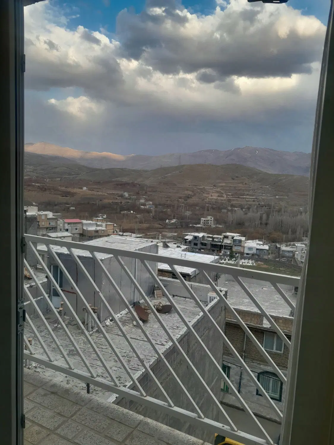 ۲واحدمسکونی‌نوساز پارکینگ‌دار ننلە