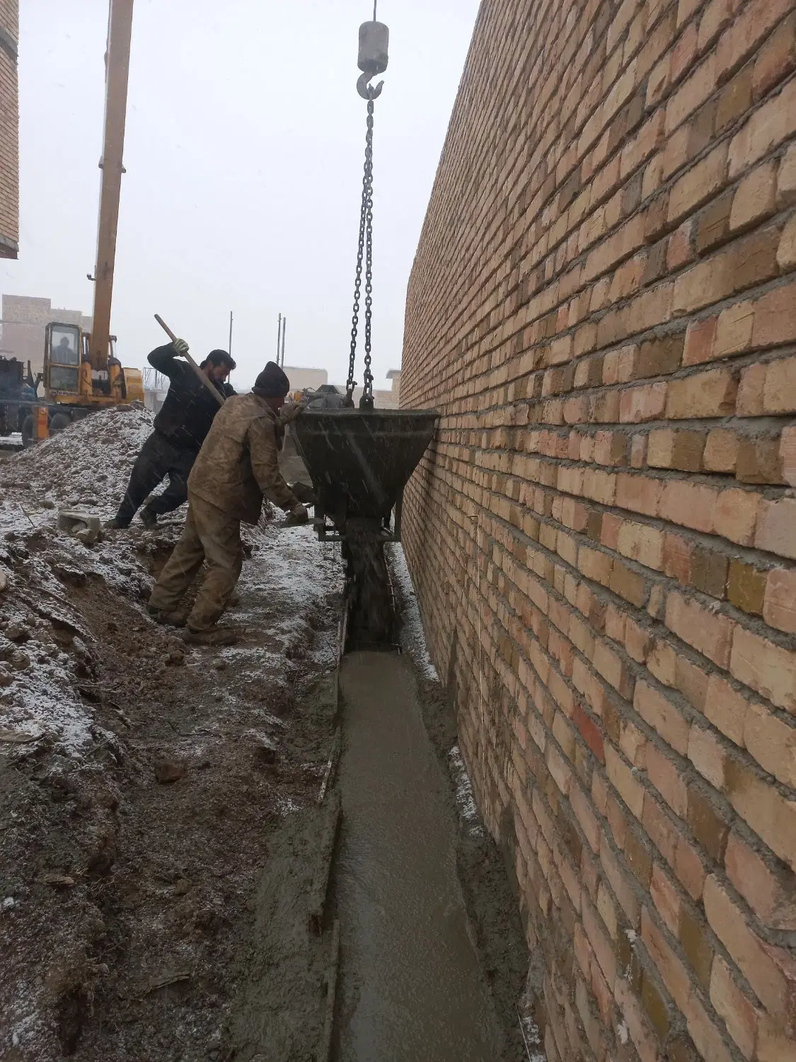 زمین مسکونی صدمتر پایینتر از پارکینگ تاناکوراشهباز